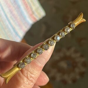 Antique 4 prong 10 Rhinestones Bar Brooch – C clasp Gold Tone